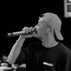 Escucha a Es Ki, mira vídeos musicales, lee la biografía, consulta fechas de giras y mucho más.