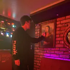 聆聽 Liam James Courtney、觀看音樂影片、閱讀小傳、查看巡演日期等！