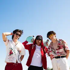 Escucha a LO-STONES, mira videos musicales, lee su biografía, consulta las fechas de las gira y más.