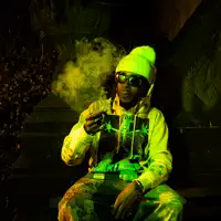 Hör dir undefined an, schau dir Musikvideos an, lies die Biografie, finde Tourdaten und mehr!
