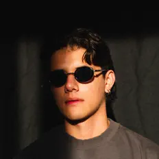 Poslechněte si interpreta Kokoro, sledujte hudební videa, přečtěte si životopis, podívejte se na data turné a další informace.