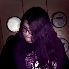 Bees With Chainsawsを聴いたり、ミュージックビデオを鑑賞したり、経歴やツアー日程などを確認したりしましょう！