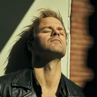 undefined을(를) 듣고, 뮤직 비디오를 보고, 약력을 읽고, 투어 일정 등을 확인하세요!