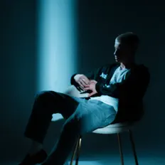 Hör dir Shishka an, schau dir Musikvideos an, lies die Biografie, finde Tourdaten und mehr!