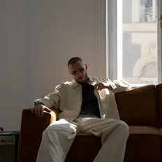 Ascolta Spaceboyi, guarda video musicali, leggi la biografia, vedi le date del tour & altro!