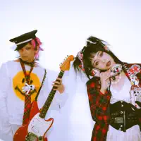 Ascolta undefined, guarda video musicali, leggi la biografia, vedi le date del tour & altro!