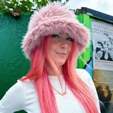 Listen to Leanne Louise, watch music videos, read bio, see tour dates & more!