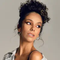 收听 undefined、观看音乐视频、阅读小传、查看巡演日期等 !