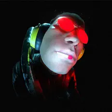 聆聽 Vairo、觀看音樂影片、閱讀小傳、查看巡演日期等！