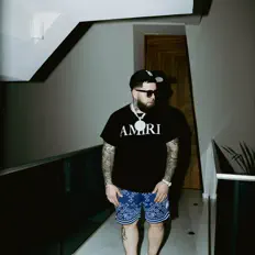 聆聽 Bunlo、觀看音樂影片、閱讀小傳、查看巡演日期等！