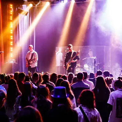Listen to теорія розбитих вікон, watch music videos, read bio, see tour dates & more!
