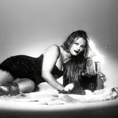 Nicki White dinle, müzik videolarını izle, biyografisini oku, tur tarihlerini ve daha fazlasını gör!