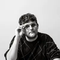 Escucha a undefined, mira videos musicales, lee su biografía, consulta las fechas de las gira y más.