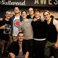 Hör dir undefined an, schau dir Musikvideos an, lies die Biografie, finde Tourdaten und mehr!