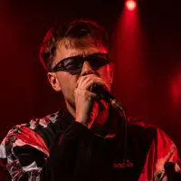Ascolta undefined, guarda video musicali, leggi la biografia, vedi le date del tour & altro!