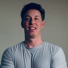 Kyle Hollingerを聴いたり、ミュージックビデオを鑑賞したり、経歴やツアー日程などを確認したりしましょう！