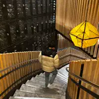 Luister naar undefined, bekijk muziekvideo's, lees de bio, bekijk de tourdata, en meer!