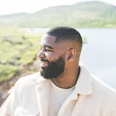 Tyrone Turner Jr.を聴いたり、ミュージックビデオを鑑賞したり、経歴やツアー日程などを確認したりしましょう！