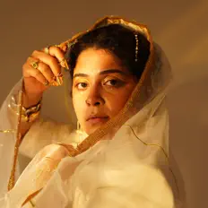 Luister naar Damini Bhatla, bekijk muziekvideo's, lees de bio, bekijk de tourdata, en meer!