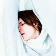 聆聽 Мирный Город、觀看音樂影片、閱讀小傳、查看巡演日期等！