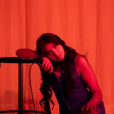 聆聽 Jiselle、觀看音樂影片、閱讀小傳、查看巡演日期等！