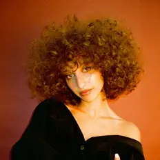 Ascolta Amma, guarda video musicali, leggi la biografia, vedi le date del tour & altro!