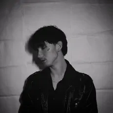 聆聽 CxldKid、觀看音樂影片、閱讀小傳、查看巡演日期等！