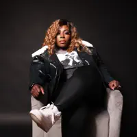 Ouve undefined, vê vídeos de música, lê a biografia, vê as datas da digressão e muito mais!