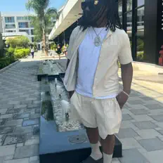 Écoutez S Guna, regardez des vidéoclips, lisez la biographie, consultez les dates de tournée et plus encore !