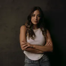 Paige Galdieri सुनें, म्यूज़िक वीडियो देखें, बायो पढ़ें, दौरे की तारीखें और बहुत कुछ देखें!