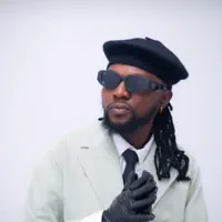 Ascolta undefined, guarda video musicali, leggi la biografia, vedi le date del tour & altro!