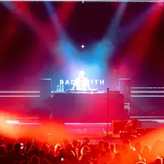 聆聽 Bad Smith、觀看音樂影片、閱讀小傳、查看巡演日期等！