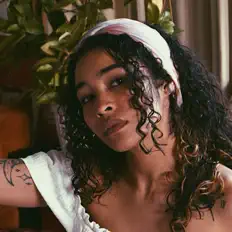 Ακούστε περιεχόμενο από OLOTU, παρακολουθήστε μουσικά βίντεο, διαβάστε το βιογραφικό, δείτε ημερομηνίες περιοδείας, και πολλά ακόμη!