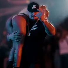 Poslechněte si interpreta Biggie, sledujte hudební videa, přečtěte si životopis, podívejte se na data turné a další informace.
