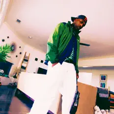 收听 Born Soul、观看音乐视频、阅读小传、查看巡演日期等 ！