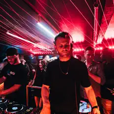 Escucha a Sam Parker, mira videos musicales, lee su biografía, consulta las fechas de las gira y más.