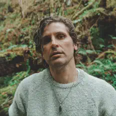 Ouça Sennen Bay, assista a videoclipes, leia a biografia, veja as datas das turnês e mais!