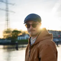 Dengarkan Mr Jazzing, tonton video musik, baca bio, lihat tanggal tur & lainnya!