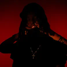 Poslechněte si interpreta Selom, sledujte hudební videa, přečtěte si životopis, podívejte se na data turné a další informace.