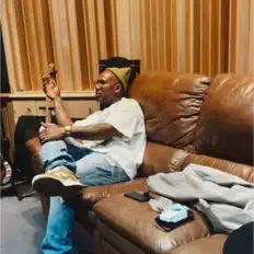 Ouve R.O.D., vê vídeos de música, lê a biografia, vê as datas da digressão e muito mais!