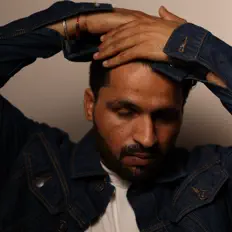 Ouça Vaak, assista a videoclipes, leia a biografia, veja as datas das turnês e mais!