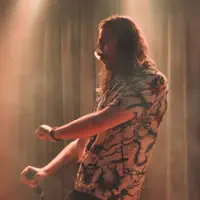 Ascolta undefined, guarda video musicali, leggi la biografia, vedi le date del tour & altro!