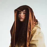 Ascolta undefined, guarda video musicali, leggi la biografia, vedi le date del tour & altro!