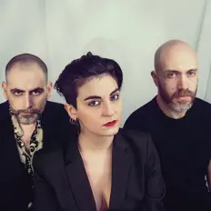 收听 FANALI、观看音乐视频、阅读小传、查看巡演日期等 ！