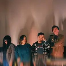 Twin Oaksを聴いたり、ミュージックビデオを鑑賞したり、経歴やツアー日程などを確認したりしましょう！