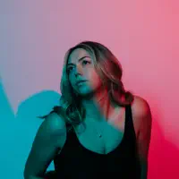 Escucha a undefined, mira videos musicales, lee su biografía, consulta las fechas de las gira y más.