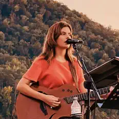 Ouça Reese Burke, assista a videoclipes, leia a biografia, veja as datas das turnês e mais!