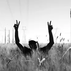 收听 goodluckbad、观看音乐视频、阅读小传、查看巡演日期等 ！