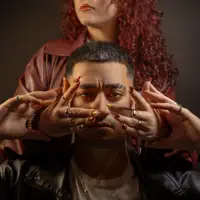 Ouve undefined, vê vídeos de música, lê a biografia, vê as datas da digressão e muito mais!