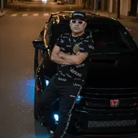 聆聽 undefined、觀看音樂影片、閱讀小傳、查看巡演日期等！